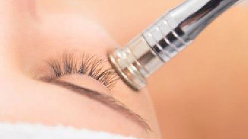 Microdermoabrasión facial con punta de diamante