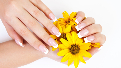 Luce unas uñas cuidadas y bonitas con esta sesión de manicura